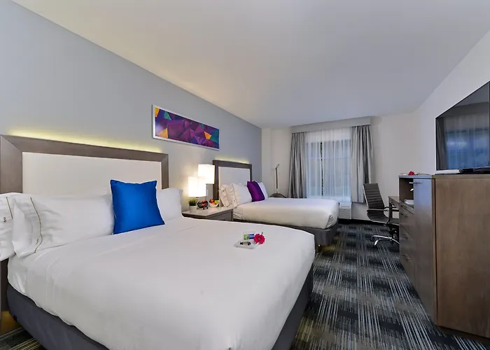 Holiday Inn Express & Suites San Diego - Mission Valley By Ihg